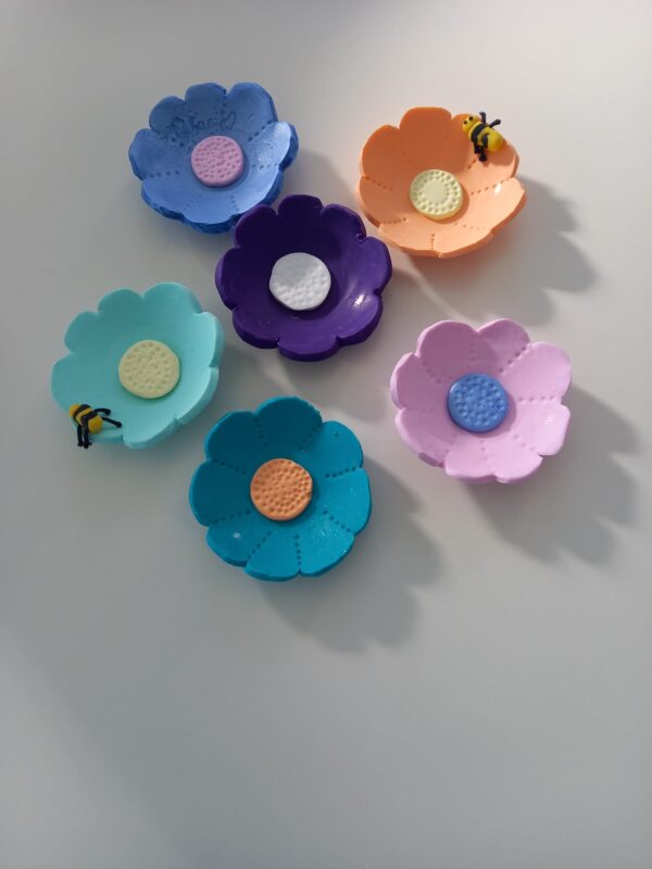 Bee drinking stations - Image 2